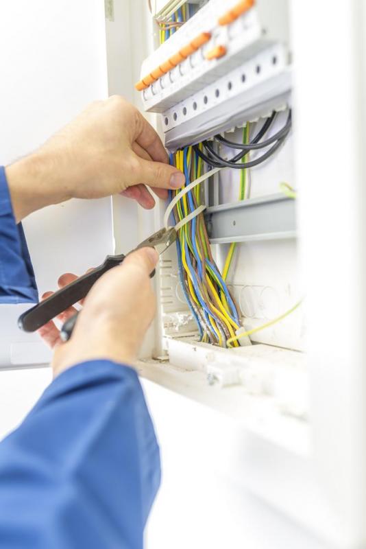 R&eacute;novation &eacute;lectrique pour entreprises &agrave; Argenteuil, guide pratique